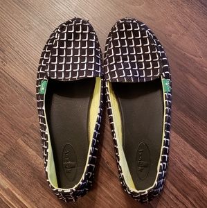 Sanuk women's flats size 7